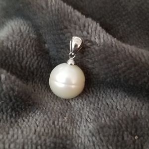 White Freshwater Pearl Pendant